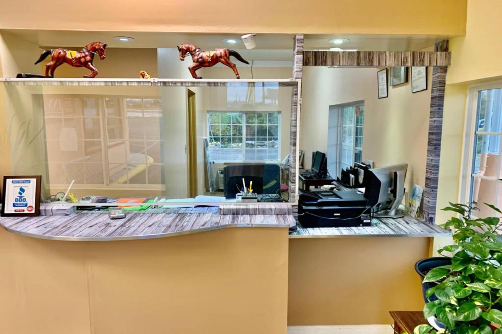 Red Carpet Inn & Suites Lima -Listing Partner المظهر الخارجي الصورة
