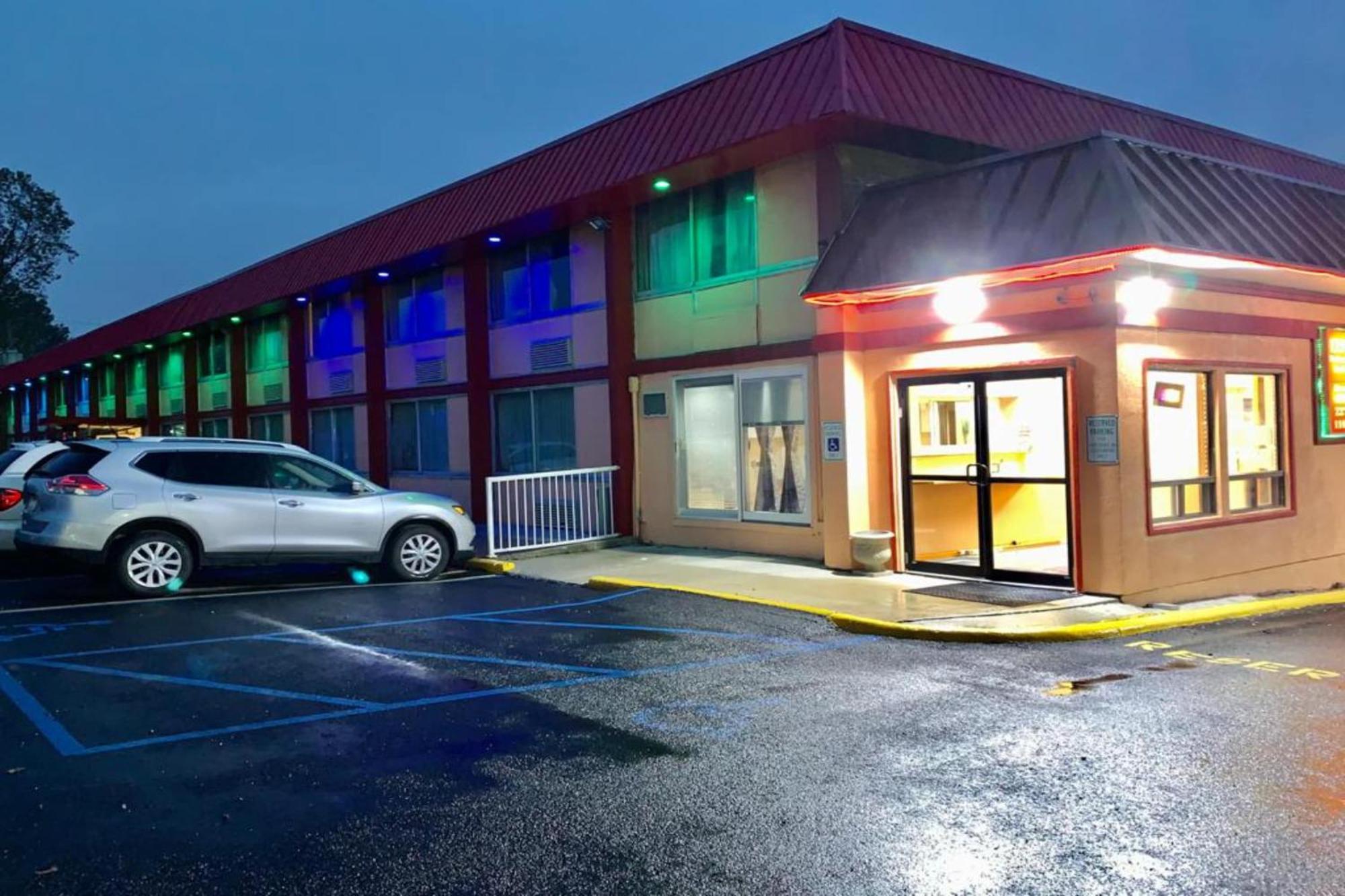 Red Carpet Inn & Suites Lima -Listing Partner المظهر الخارجي الصورة