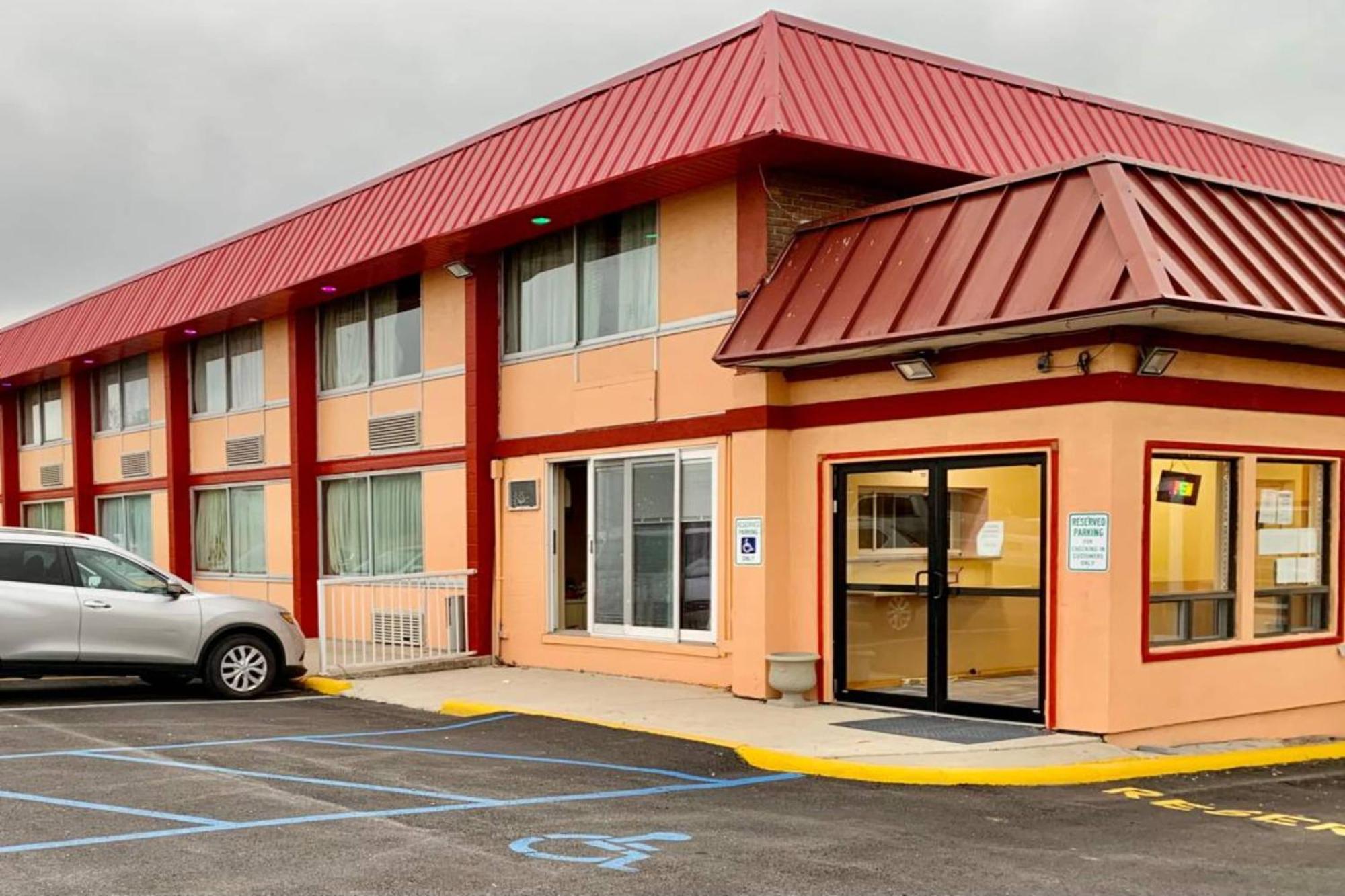 Red Carpet Inn & Suites Lima -Listing Partner المظهر الخارجي الصورة