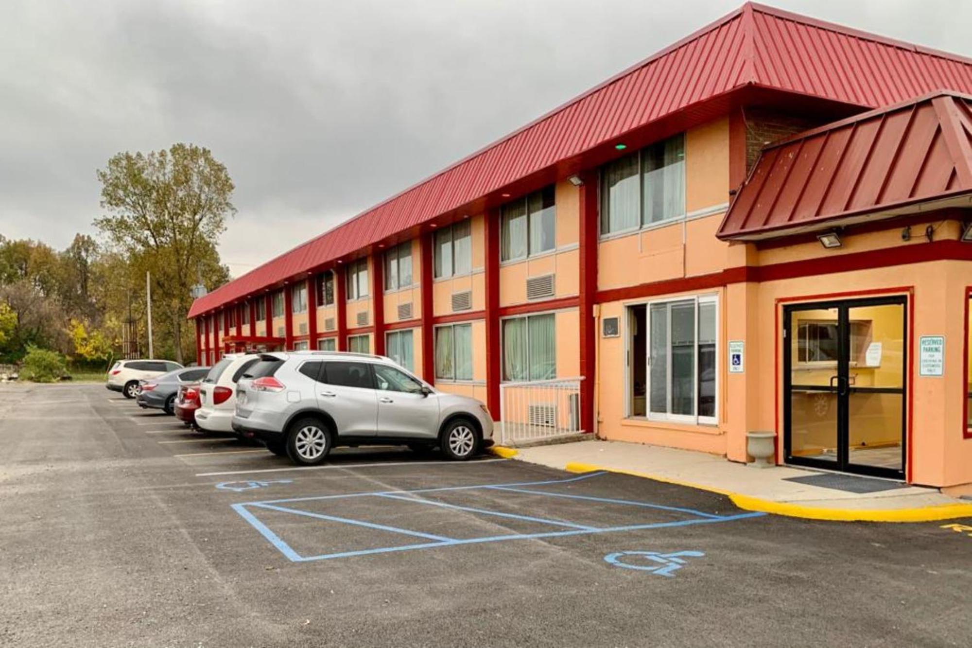 Red Carpet Inn & Suites Lima -Listing Partner المظهر الخارجي الصورة